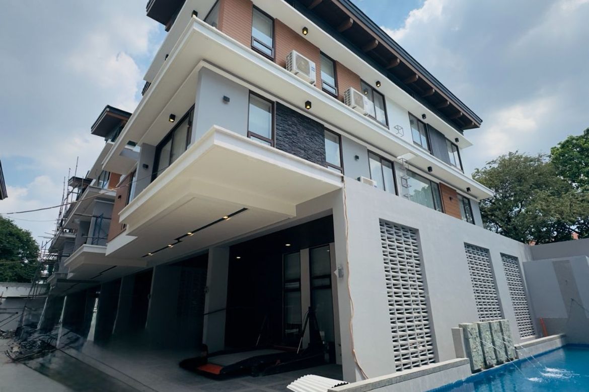 Luxurious House and Lot for Sale in New Manila Qc
