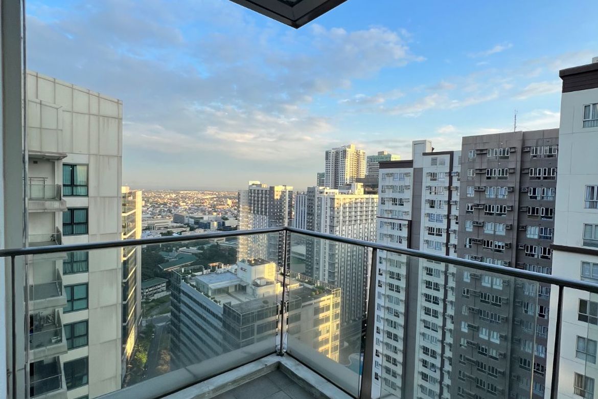 Hot New Listing 2 Bedroom Rent to Own Condo For Sale in One Uptown Residences BGC