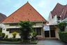 Rumah dijual atau disewa dengan 4 kamar tidur di Darmo, Jawa Timur
