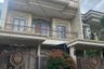 5 Bedroom House for sale in Medokan Semampir, East Java