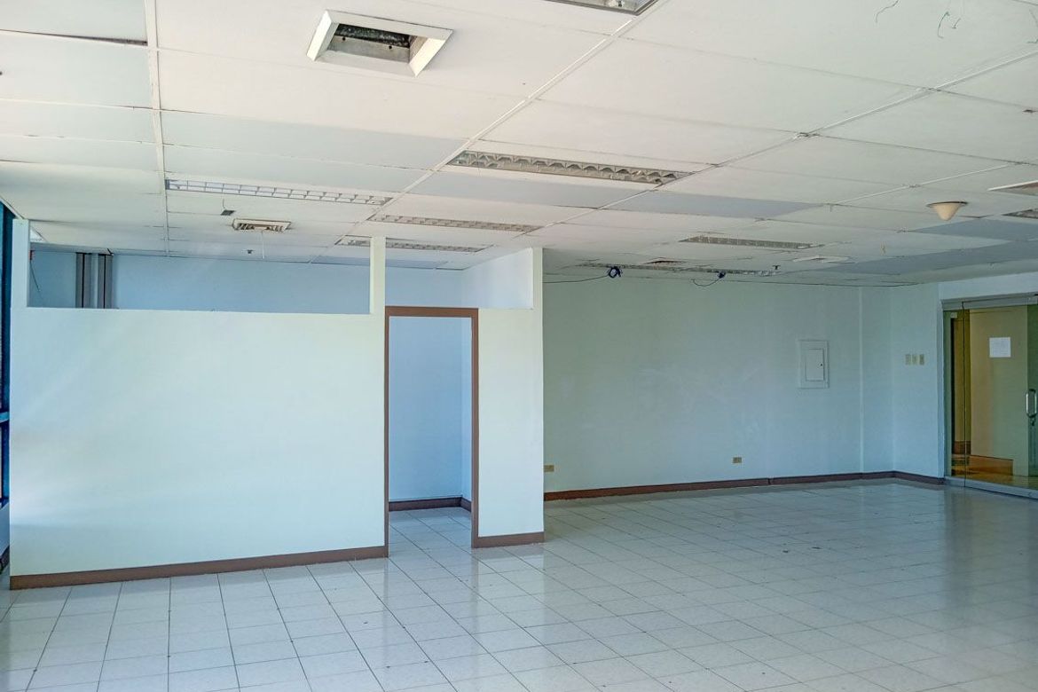 Lokal użytkowy, 1372 m²