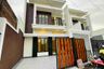 Rumah dijual dengan 4 kamar tidur di Medokan Ayu, Jawa Timur