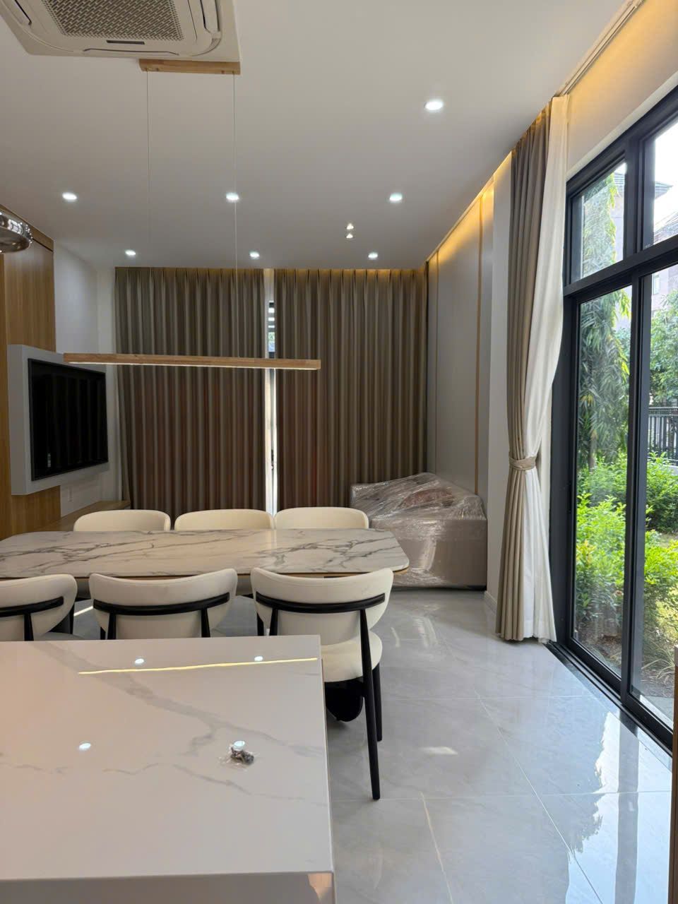 Вилла с 4 спальнями в Nha Be District, Ho Chi Minh — $1,734/мес, фото 1