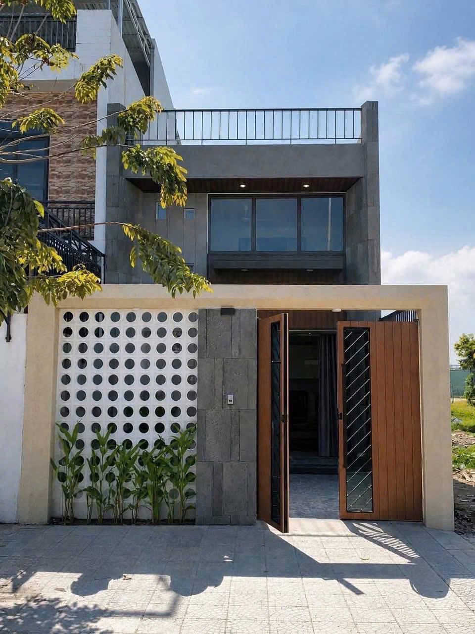 House with 3 bedrooms for rent in Ngũ Hành Sơn, Da Nang — $1,040/month, photo 1