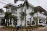 Rumah disewa dengan 5 kamar tidur di Jatiwarna, Jawa Barat