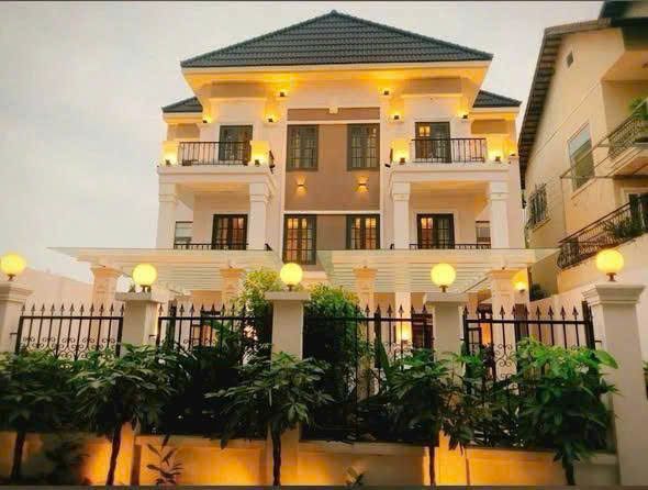 Вилла с 6 спальнями в District 7, Ho Chi Minh — $3,661/мес, фото 1