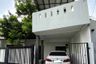 Rumah dijual dengan 4 kamar tidur di Larangan Utara, Banten