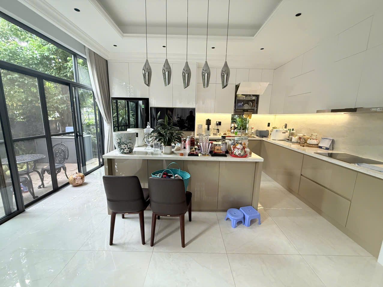 Вилла с 4 спальнями в Nha Be District, Ho Chi Minh — $3,083/мес, фото 1