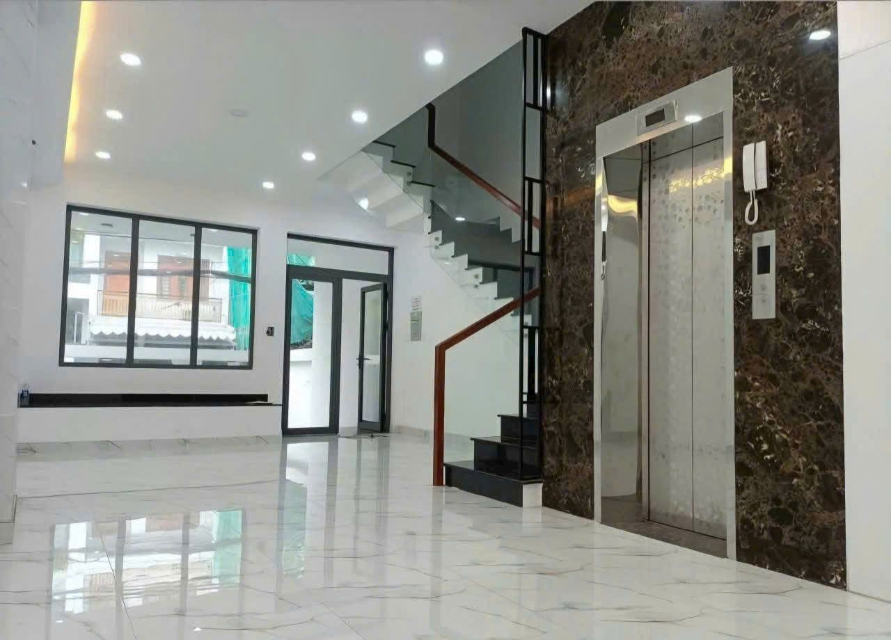 Вилла с 6 спальнями в District 7, Ho Chi Minh — $2,119/мес, фото 1