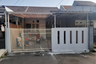 Rumah dijual dengan 4 kamar tidur di Cisaranten Kulon, Jawa Barat