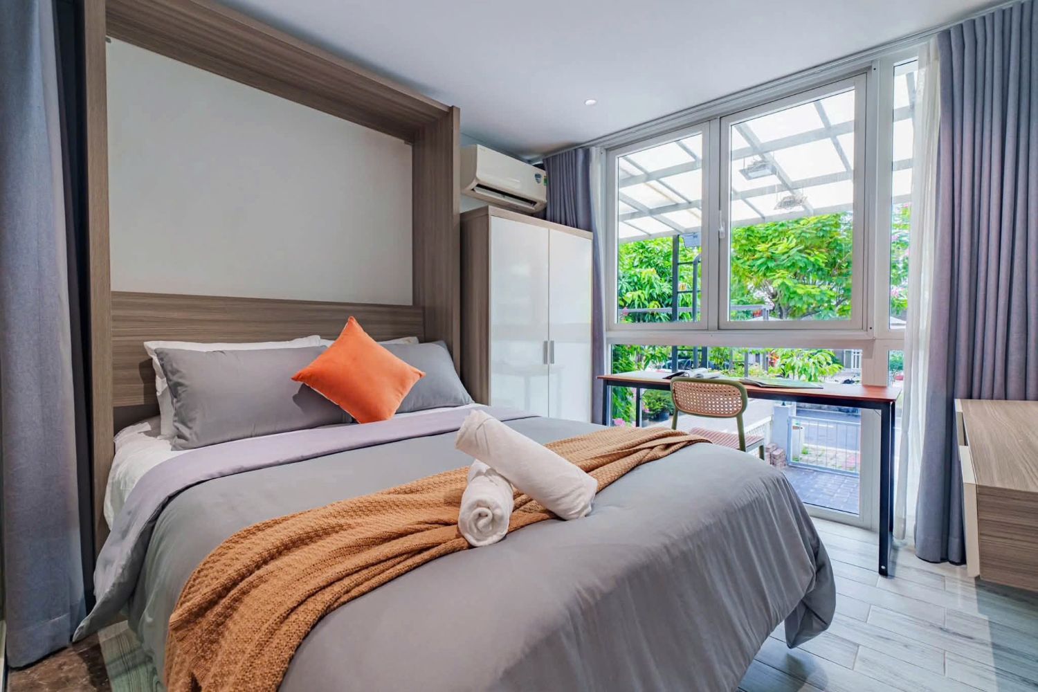 Вилла с 6 спальнями в District 7, Ho Chi Minh — $4,239/мес, фото 1