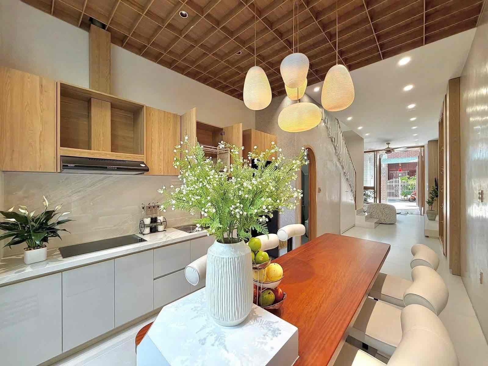 House with 3 bedrooms for rent in Thanh Khê, Da Nang — $963/month, photo 1