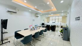 Komersial dijual dengan  di Tebet Barat, Jakarta