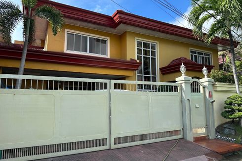7 Bedroom House for sale in Moonwalk, Metro Manila