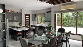 5 Bedroom House for sale in Urdaneta, Metro Manila near MRT-3 Ayala