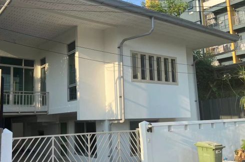 7 Bedroom House for sale in Phra Khanong, Bangkok