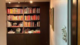 2 Bedroom Condo for sale in Urdaneta, Metro Manila near MRT-3 Ayala