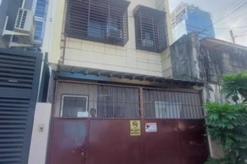 3 Bedroom Townhouse for rent in Urdaneta, Metro Manila near MRT-3 Ayala