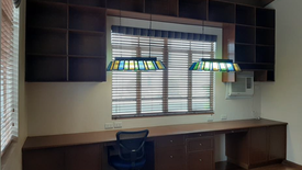 3 Bedroom House for rent in San Lorenzo, Metro Manila near MRT-3 Ayala