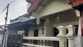 Rumah dijual dengan 5 kamar tidur di Manukan Kulon, Jawa Timur