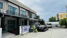 3 Bedroom Townhouse for sale in Dokmai, Bangkok