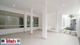 4 Bedroom House for sale in Khlong Toei Nuea, Bangkok near BTS Nana