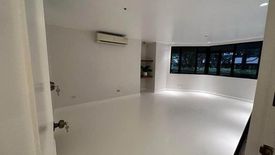 2 Bedroom Condo for rent in Urdaneta, Metro Manila near MRT-3 Ayala