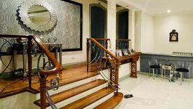 5 Bedroom House for sale in San Lorenzo, Metro Manila near MRT-3 Ayala