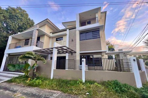 6 Bedroom Townhouse for sale in Commonwealth, Metro Manila