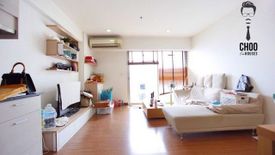 2 Bedroom Condo for sale in Bang Kapi, Bangkok near MRT Phetchaburi