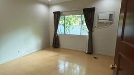 4 Bedroom House for rent in Urdaneta, Metro Manila near MRT-3 Buendia