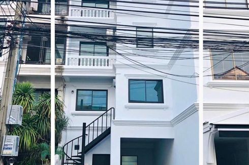 5 Bedroom House for rent in Phra Khanong, Bangkok near BTS Phra Khanong
