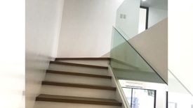 3 Bedroom House for rent in San Lorenzo, Metro Manila near MRT-3 Ayala