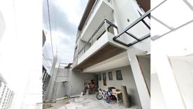 5 Bedroom House for sale in Moonwalk, Metro Manila