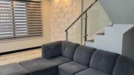 Townhouse for sale in Moonwalk, Metro Manila