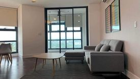 2 Bedroom Condo for rent in San Lorenzo, Metro Manila near MRT-3 Ayala