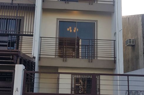 4 Bedroom Townhouse for sale in Manuyo Dos, Metro Manila