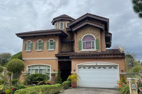 4 Bedroom House for sale in Poblacion, Metro Manila