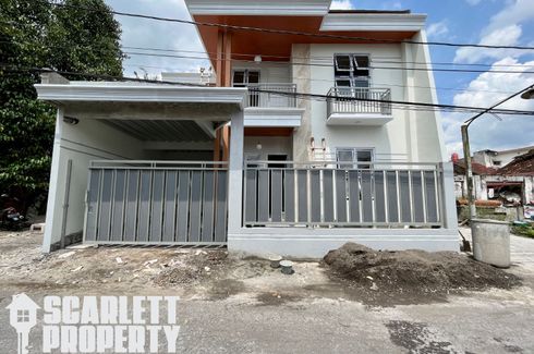 Rumah dijual dengan 4 kamar tidur di Purwo Martani, Yogyakarta