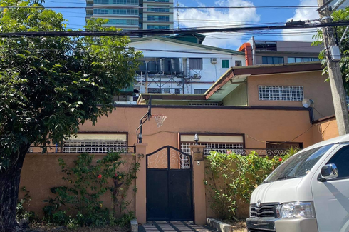 House for sale in San Lorenzo, Metro Manila near MRT-3 Ayala