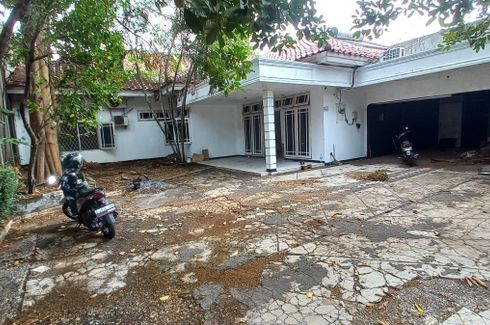 Rumah dijual atau disewa dengan 5 kamar tidur di Jagakarsa, Jakarta