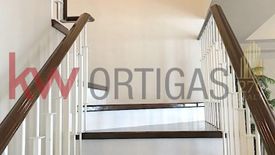 3 Bedroom Condo for sale in Senta, San Lorenzo, Metro Manila