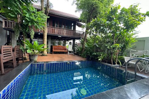 6 Bedroom House for sale in Khlong Sam Prawet, Bangkok
