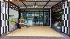 3 Bedroom Townhouse for sale in Villette Lite Pattanakarn 38, Suan Luang, Bangkok