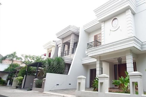 Rumah dijual dengan 3 kamar tidur di Lebak Bulus, Jakarta