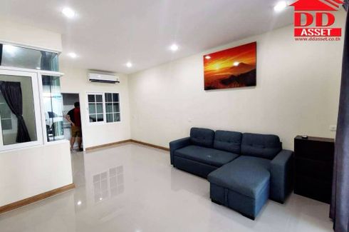 4 Bedroom Townhouse for rent in Dokmai, Bangkok