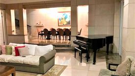 Rumah dijual dengan 4 kamar tidur di Kebayoran Baru, Jakarta