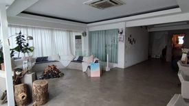 Commercial for rent in Urdaneta, Metro Manila near MRT-3 Ayala