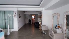 Commercial for rent in Urdaneta, Metro Manila near MRT-3 Ayala