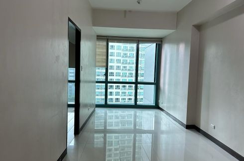 1 Bedroom Condo for rent in 8 Forbestown Centre, Taguig, Metro Manila
